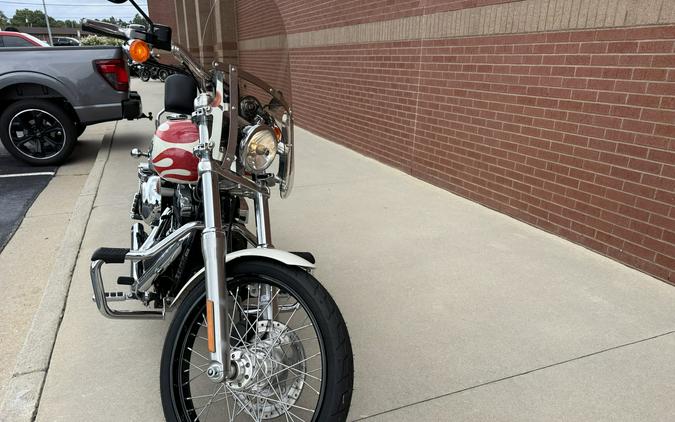 2014 Harley-Davidson® Wide Glide® Two-Tone Morocco Gold Pearl with Flames