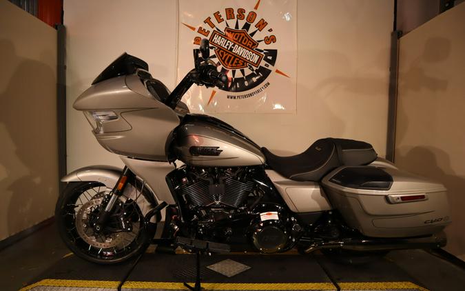 2023 Harley-Davidson CVO™ Road Glide Dark Platinum w/Pinstripe