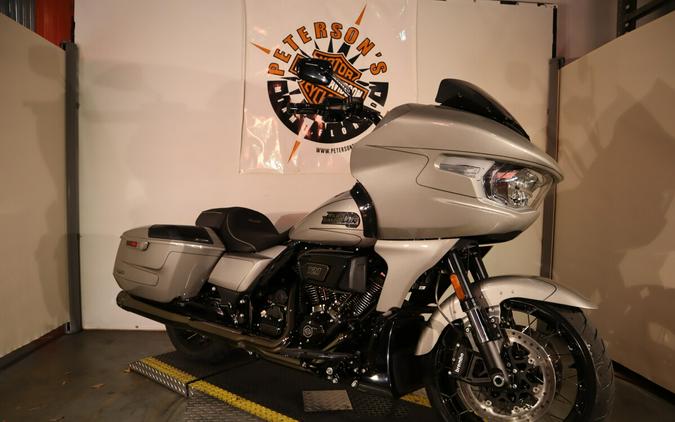 2023 Harley-Davidson CVO™ Road Glide Dark Platinum w/Pinstripe
