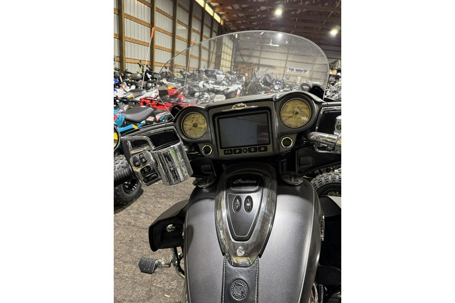 2019 Indian Motorcycle ROADMASTER - THUNDER BLACK Base