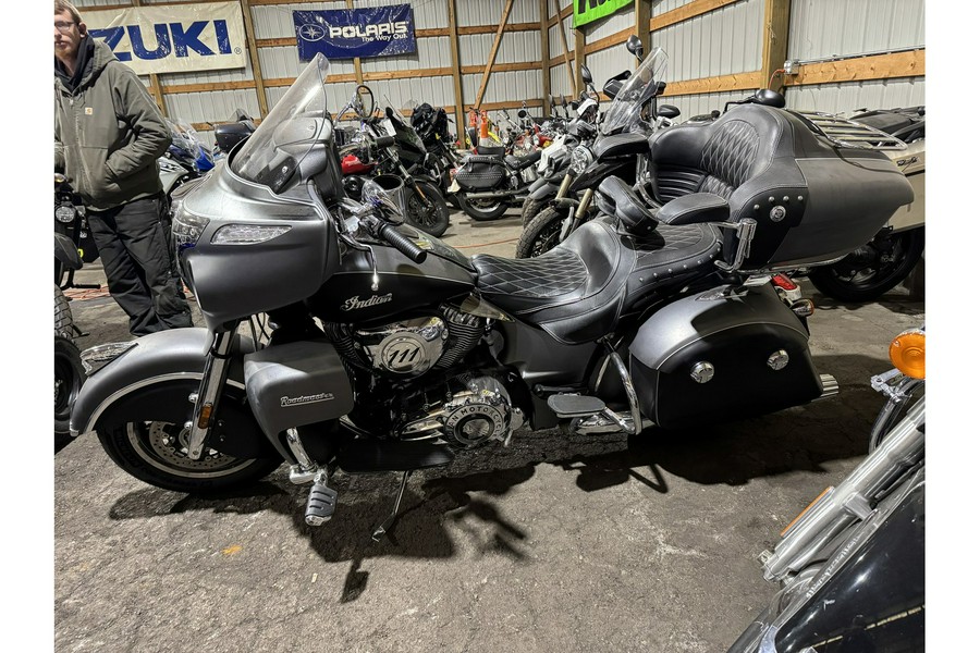 2019 Indian Motorcycle ROADMASTER - THUNDER BLACK Base