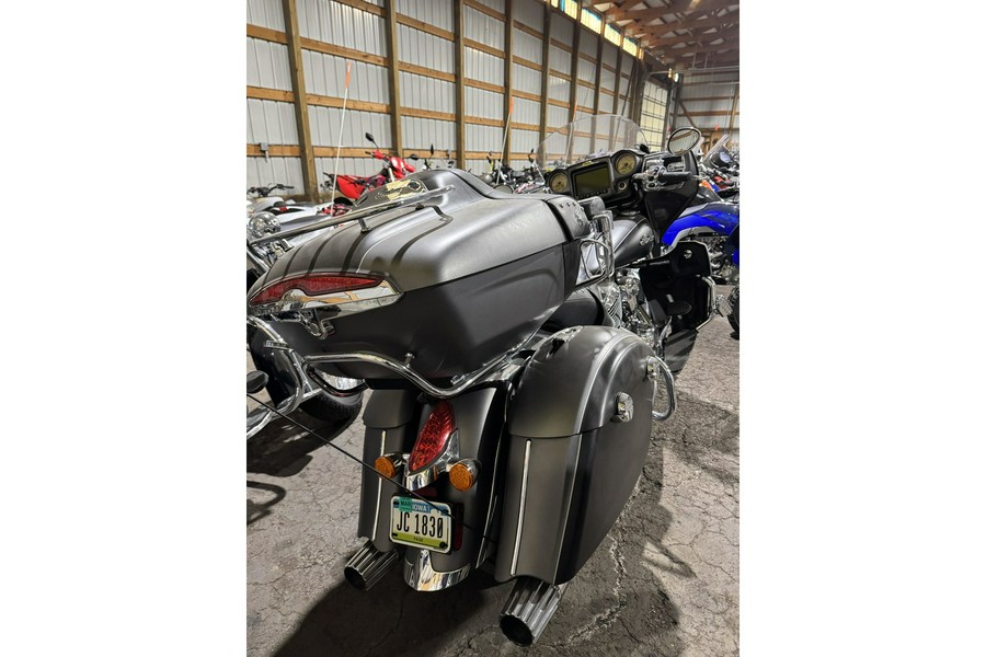 2019 Indian Motorcycle ROADMASTER - THUNDER BLACK Base