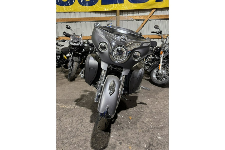 2019 Indian Motorcycle ROADMASTER - THUNDER BLACK Base