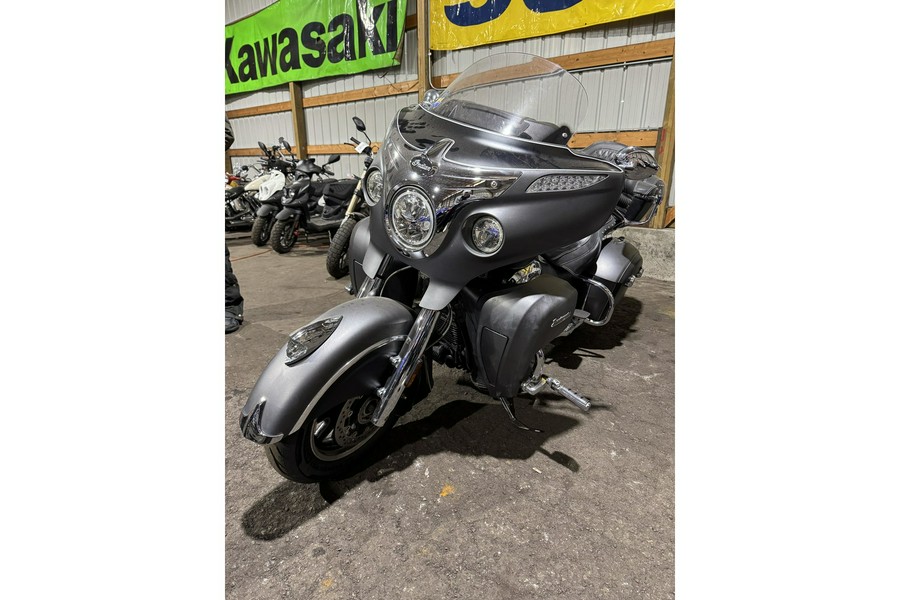 2019 Indian Motorcycle ROADMASTER - THUNDER BLACK Base