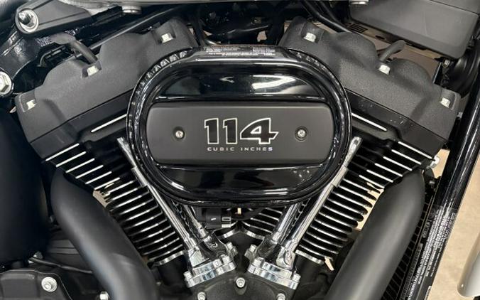 2021 Harley-Davidson® Street Bob® 114 Stone Washed White Pearl