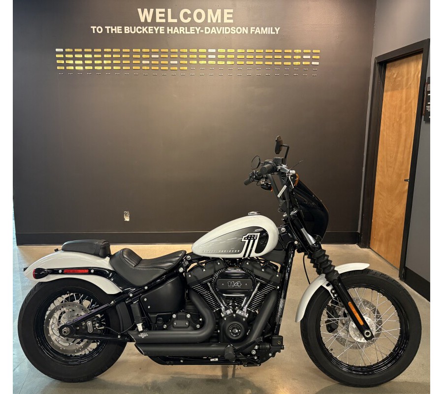 2021 Harley-Davidson® Street Bob® 114 Stone Washed White Pearl