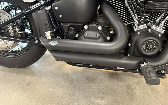 2021 Harley-Davidson® Street Bob® 114 Stone Washed White Pearl