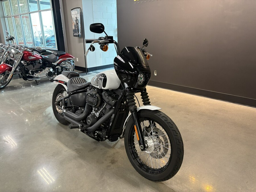 2021 Harley-Davidson® Street Bob® 114 Stone Washed White Pearl