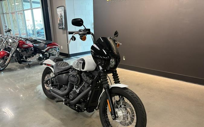 2021 Harley-Davidson® Street Bob® 114 Stone Washed White Pearl