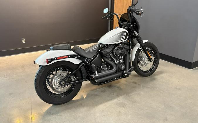 2021 Harley-Davidson® Street Bob® 114 Stone Washed White Pearl
