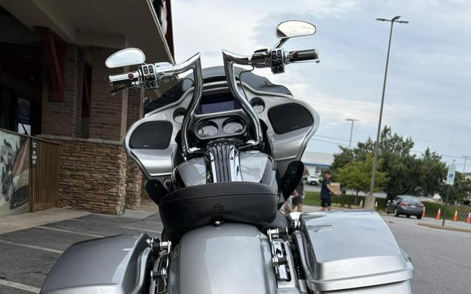 2019 CVO Road Glide Lightning Silver & Charred Steel with Black Hole