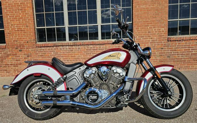 2019 Indian Scout Bobber vs. Triumph Bonneville Bobber Black: Comparison Review