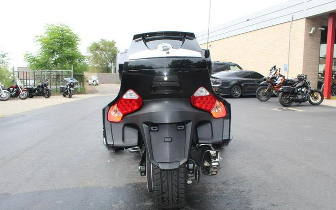 2011 Can-Am® Spyder® RT Audio & Convenience SE5