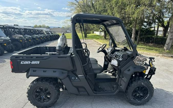 2024 Can-Am® SSV DEF DPS 62 HD9 CA 24