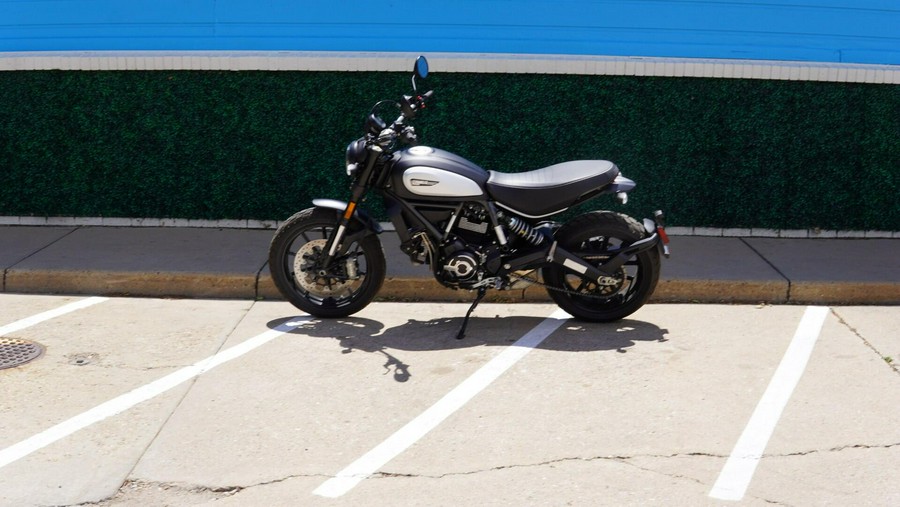 2022 Scrambler Icon Dark
