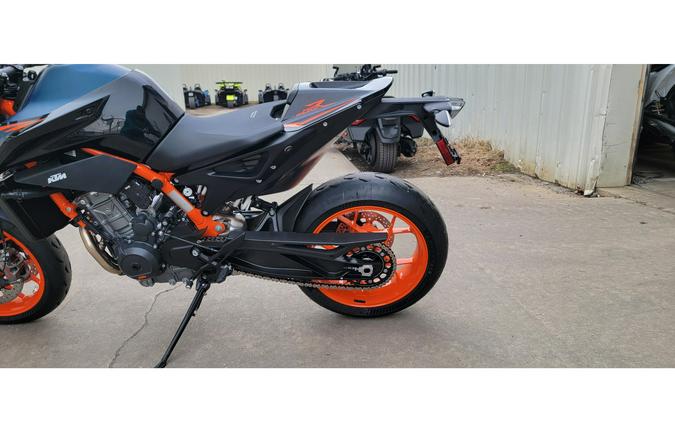 2023 KTM 890 DUKE R