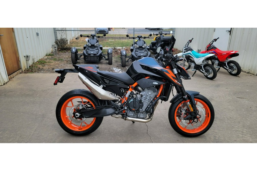 2023 KTM 890 DUKE R