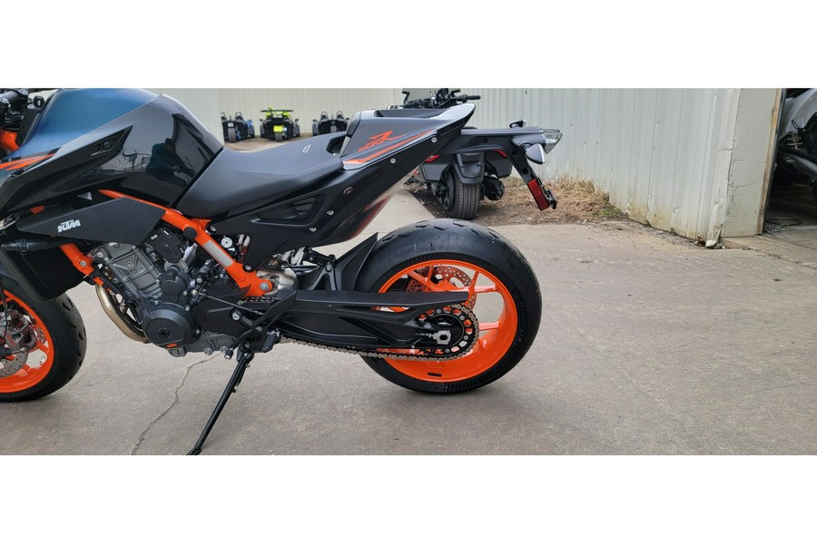 2023 KTM 890 DUKE R