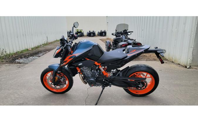 2023 KTM 890 DUKE R