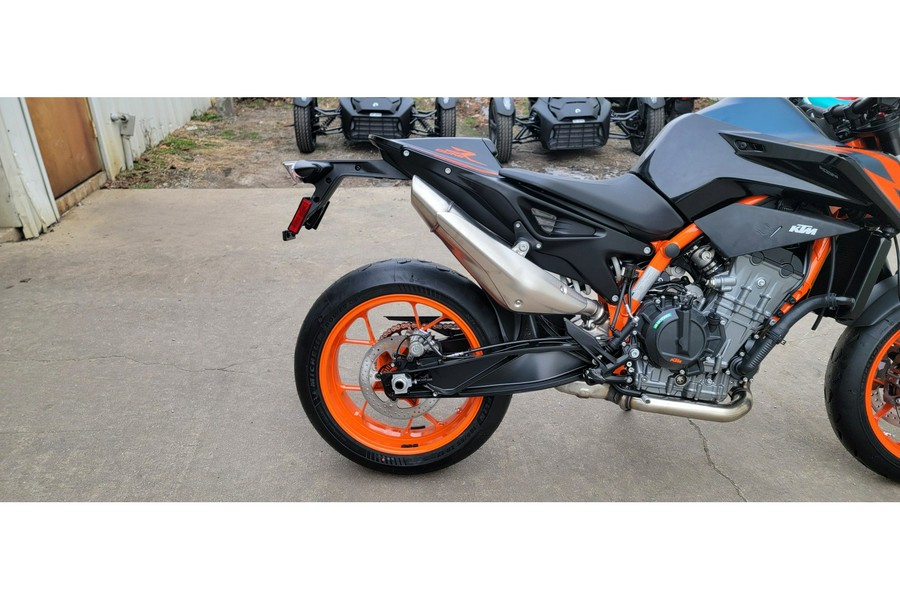 2023 KTM 890 DUKE R