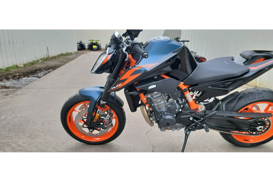 2023 KTM 890 DUKE R