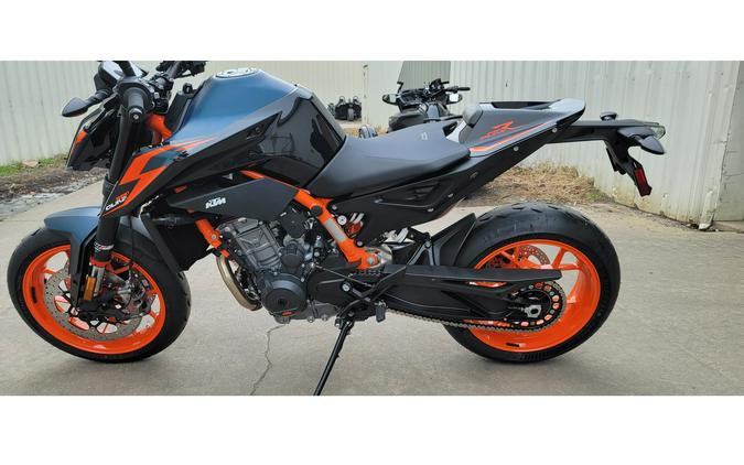 2023 KTM 890 DUKE R