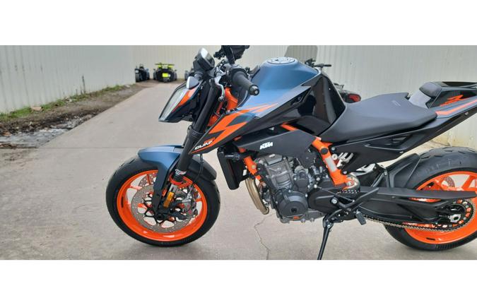 2023 KTM 890 DUKE R