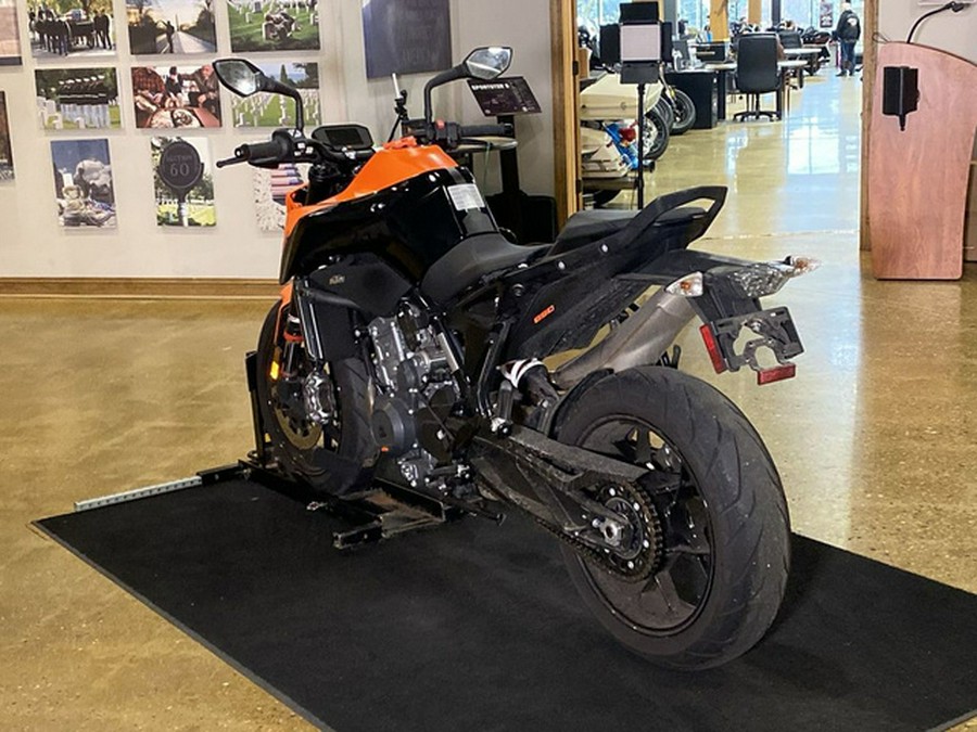 2022 KTM Duke 890 890 R