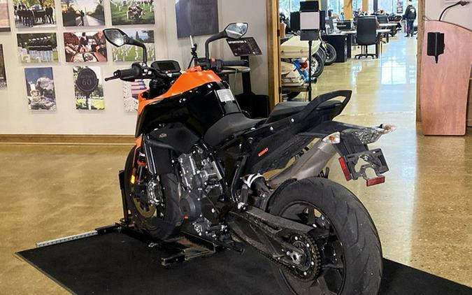 2022 KTM Duke 890 890 R