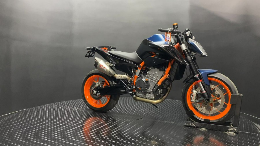 2023 KTM 890 Duke R