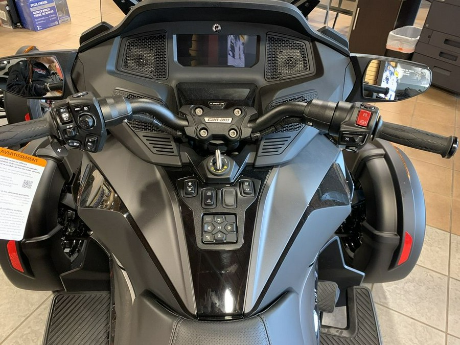 2023 Can-Am® Spyder RT Limited Dark Wheels