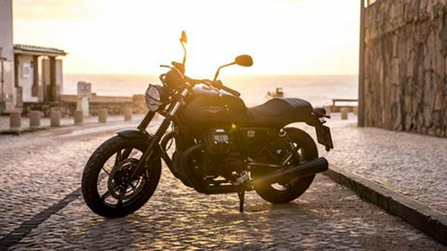 2021 Moto Guzzi V7 Stone E5