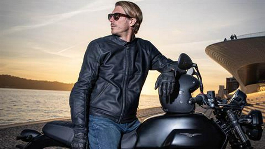 2021 Moto Guzzi V7 Stone E5