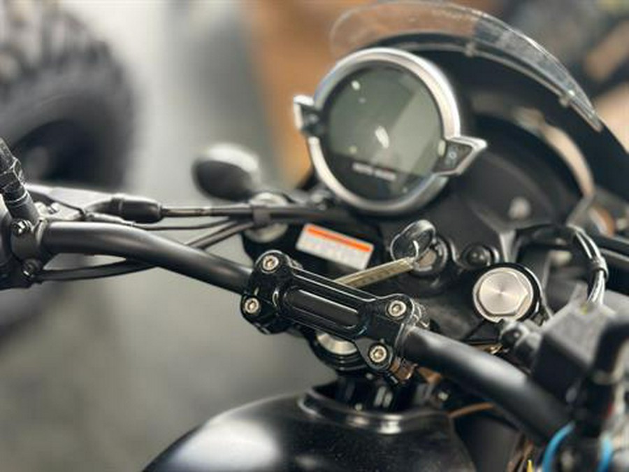 2021 Moto Guzzi V7 Stone E5