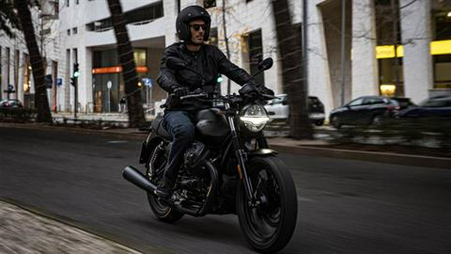 2021 Moto Guzzi V7 Stone E5