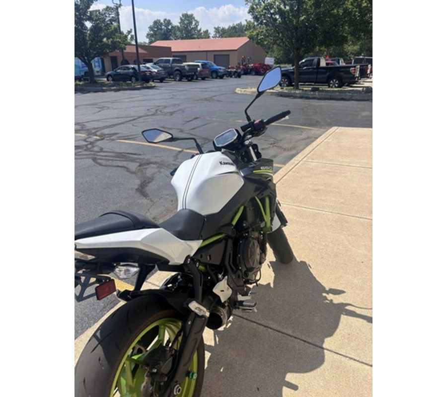 2021 Kawasaki Z650 ABS Pearl Blizzard White/Metallic Spark Black
