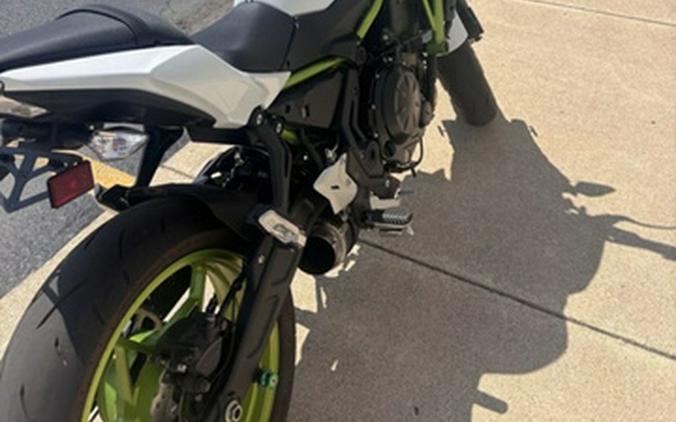 2021 Kawasaki Z650 ABS Pearl Blizzard White/Metallic Spark Black