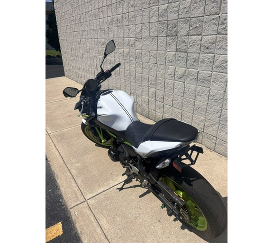 2021 Kawasaki Z650 ABS Pearl Blizzard White/Metallic Spark Black