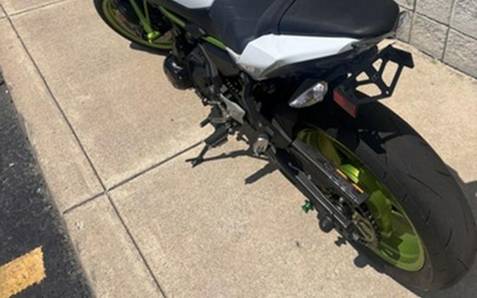 2021 Kawasaki Z650 ABS Pearl Blizzard White/Metallic Spark Black