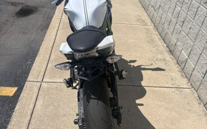 2021 Kawasaki Z650 ABS Pearl Blizzard White/Metallic Spark Black