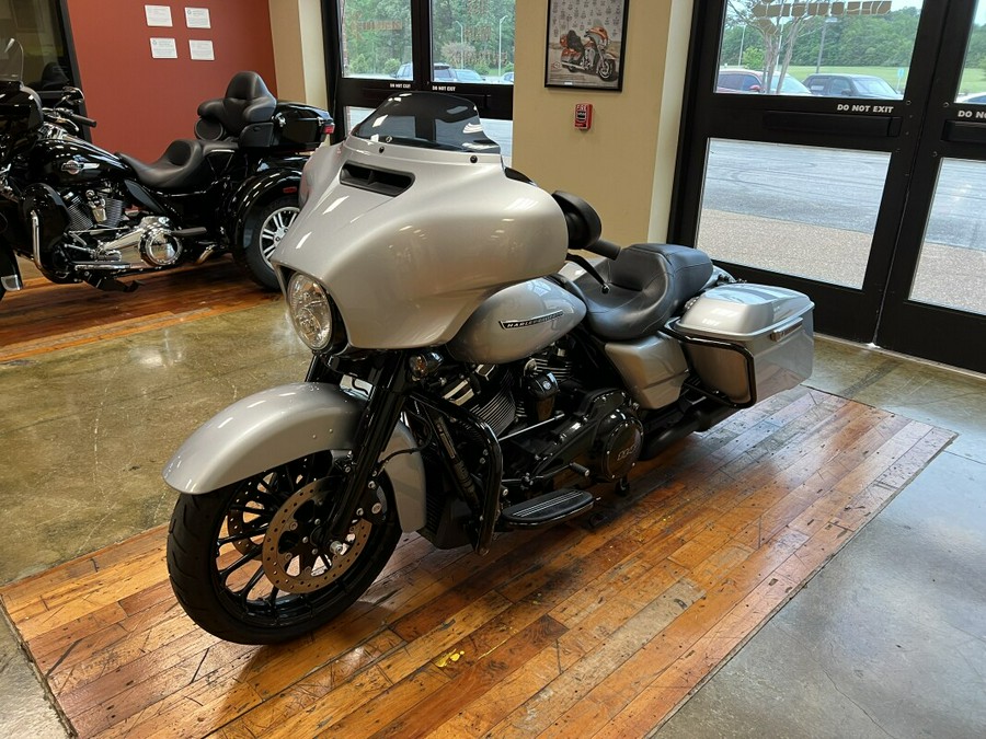 Used 2019 Harley-Davidson Street Glide Special Grand American Touring Motorcycle For Sale Near Memphis, TN