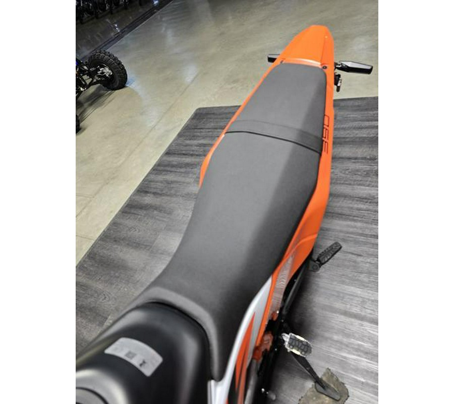 2026 KTM 390 SMC R - B.D.