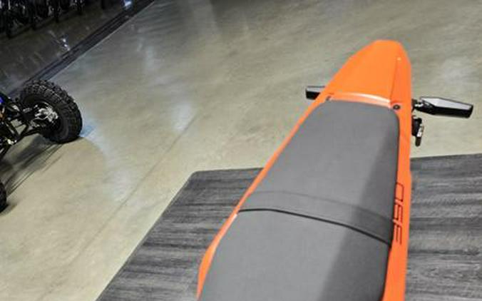 2026 KTM 390 SMC R - B.D.