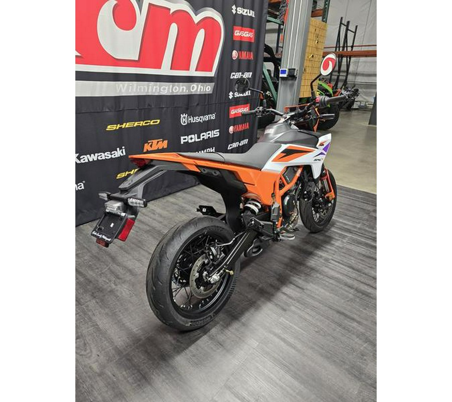 2026 KTM 390 SMC R - B.D.