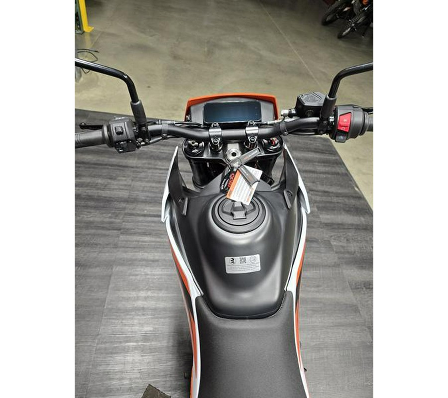 2026 KTM 390 SMC R - B.D.