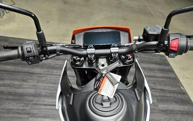 2026 KTM 390 SMC R - B.D.