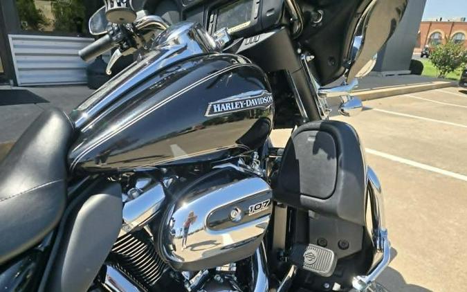 2017 Harley-Davidson® FLHTCU - Electra Glide® Ultra Classic®