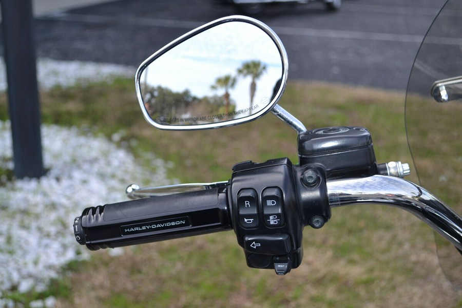 2015 Harley-Davidson® Freewheeler™ Vivid Black - FLRT