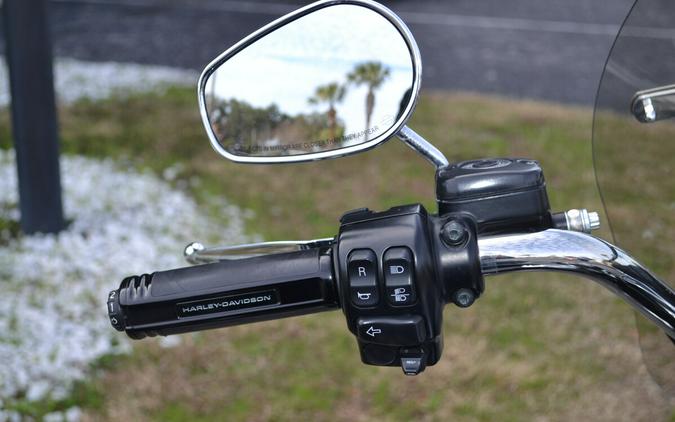 2015 Harley-Davidson® Freewheeler™ Vivid Black - FLRT