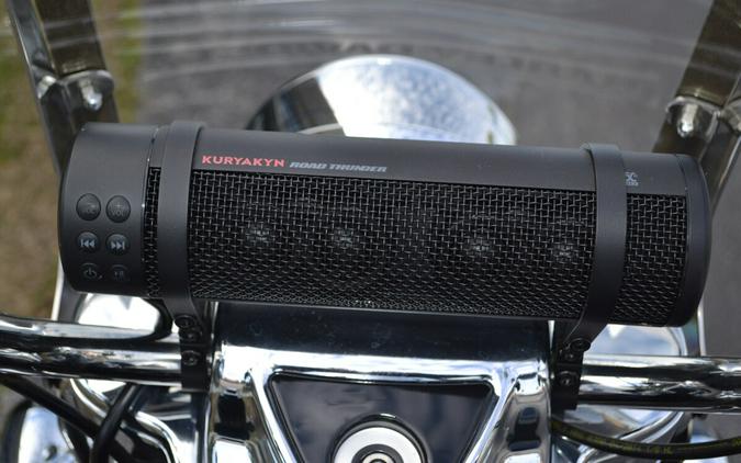 2015 Harley-Davidson® Freewheeler™ Vivid Black - FLRT